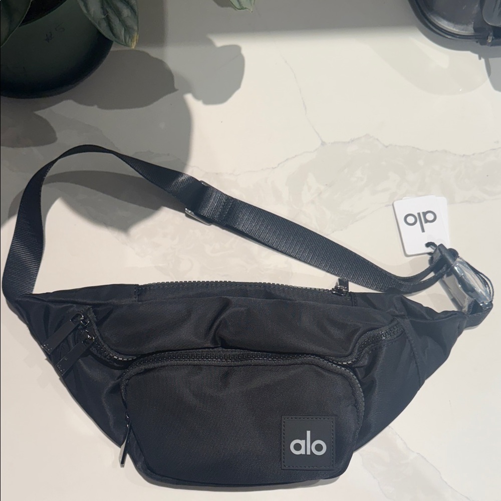 BNWT ALO Yoga Black Belt Bag - SOLD OUT EVERYWHERE ELSE